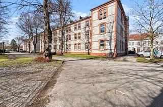 Wohnung kaufen in 24534 Innenstadt, Stilvolle 2,5-Zimmer-Wohnung im klassischen Altbau in Böcklersiedlung-Bugenhagen