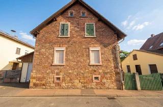 Haus kaufen in 63571 Gelnhausen, Raum für Ideen: Sanierungsbedürftiges Familienhaus mit Garten und Nebengebäuden in Gelnhausen/Roth