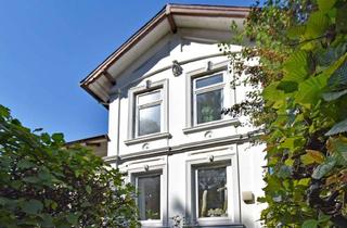 Villa kaufen in 21029 Bergedorf, Verwunschenes Kleinod in allerbester Lage: Sanierungsbedürftige Villa im Kleinformat im Villengebiet