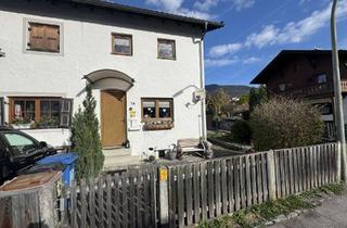 Haus kaufen in 82467 Garmisch-Partenkirchen, Die Chance zum eigenen Haus. Kleines Reiheneckhaus in Burgrain zum Renovieren und Ausbauen