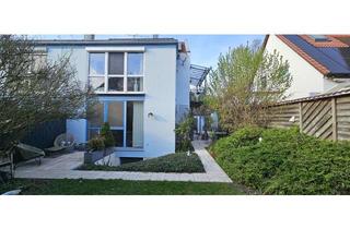 Wohnung kaufen in Rennfeldweg, 85435 Erding, Attraktive 3-Zimmer-Gartenwohnung mit Einbauküche und Carport in Erding