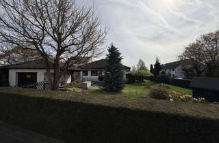 Haus kaufen in Alter Lauffener Weg 17, 74336 Brackenheim, Gepflegter Bungalow mit großem Gartengrundstück in bester Lage