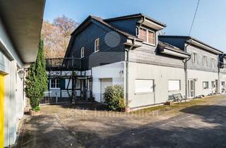 Doppelhaushälfte kaufen in 51069 Köln, Wunderschöne Doppelhaushälfte mit Traumgarten, Gewerbeeinheit und 4 Garagen im Teileigentum!