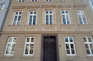 Wohnung mieten in Mühlenstr 49, 18439 Stralsund, Interessante Dreizimmer-Dachgeschosswohnung mit Balkon in der Altstadt von Stralsund zu vermieten.