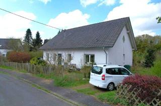 Haus kaufen in Bahnhofstraße 12, 54578 Kerpen, Kerpen (Eifel) - Ruhig gelegener, freistehender Bungalow (Baujahr 2011) mit Garten und Terrasse in Kerpen