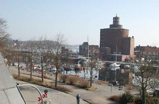 Wohnung kaufen in 24340 Eckernförde, Eckernförde - Exclusive Dachgeschosswohnung mit unverbaubarem Hafenblick in Eck