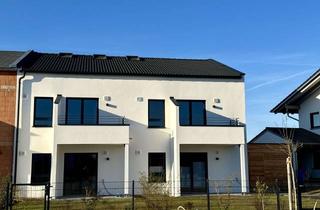 Wohnung mieten in Steinzeitweg 43b, 94356 Kirchroth, Erstbezug: Moderne 3-Zimmer-Wohnung mit Garten in Kirchroth