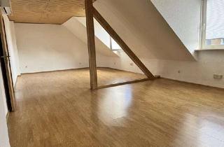 Wohnung mieten in Steeler Str. 226, 45138 Huttrop, Helle, moderne DG-Wohnung, zentral gelegen, Einbauküche, Balkon, Klimaanlage!