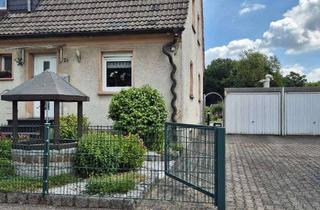 Doppelhaushälfte kaufen in 44579 Castrop-Rauxel, Gepflegte Doppelhaushälfte mit 2 Garagen und großem Garten in ruhiger Lage in Castrop-Rauxel