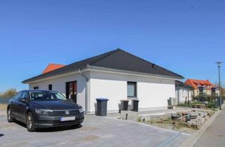 Haus kaufen in 06766 Bitterfeld-Wolfen, Modernes Wohnen auf einer Ebene – Stilvoller Neubau-Bungalow in ruhiger Lage
