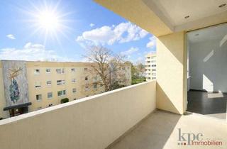 Wohnung kaufen in 82131 Gauting, Gauting! Ganz oben! Stilvolle, modernisierte 4-Raum-Wohnung mit Sonnenbalkon u. Einbauküche!