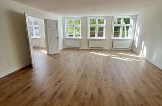 Wohnung mieten in Sankt Jürgen Straße, 25524 Itzehoe, Ab sofort! Renovierte 3 Zimmer Altbauwohnung in Citylage