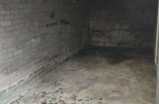 Garagen kaufen in Sonnenstraße 36, 40227 Oberbilk, Eine Einzelgarage in einem Garagenhof