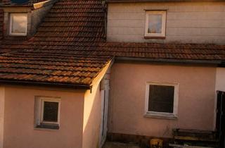 Haus kaufen in 96346 Wallenfels, Stilvoll modernisieren RMH mit Garten & großzügiger Wohnfläche