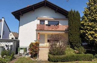 Haus kaufen in 63517 Rodenbach, Solides und gemütliches Zweifamilienhaus mit Garten und Garagen!