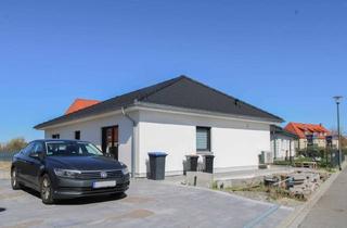 Haus kaufen in 06766 Bitterfeld-Wolfen, Bitterfeld-Wolfen - Modernes Wohnen auf einer Ebene - Stilvoller Neubau-Bungalow in ruhiger Lage