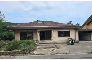 Haus kaufen in 76889 Klingenmünster, Klingenmünster - ~~ BUNGALOW MIT ZWEI GARAGEN UND GARTEN IN KLINGENMÜNSTER ~~