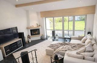 Wohnung kaufen in 41352 Korschenbroich, EXKLUSIVE EIGENTUMSWOHNUNG MIT TRAUMHAFTEM KAMINZIMMER !