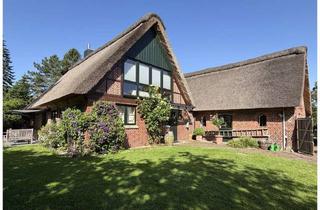 Haus kaufen in 21756 Osten, Charmantes Reetdachanwesen mit großem Grundstück in Osten-Isensee