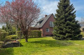 Einfamilienhaus kaufen in 25421 Pinneberg, Klassisches Einfamilienhaus mit Vollkeller & Doppelgarage auf großem Grundstück Pinneberg-Waldenau