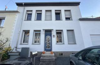 Einfamilienhaus kaufen in 66773 Schwalbach, Einfamilienhaus mit Gartenidylle und Entwicklungsmöglichkeiten