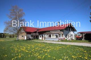 Bauernhaus kaufen in 87488 Betzigau, Renovierungsbedürftiger Bauernhof mit Bergblick, Alleinlage und Grund in Betzigau - Provisionsfrei