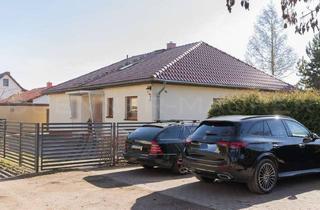 Haus kaufen in 15806 Zossen, Charmanter und geräumiger Bungalow mit freiem Blick zu verkaufen!