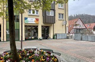 Gewerbeimmobilie kaufen in Bahnhofstraße 19, 72202 Nagold, Gut vermietete Gewerbefläche: Laden/Büro in Nagold zu verkaufen
