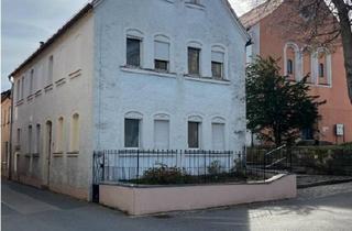 Mehrfamilienhaus kaufen in 92648 Vohenstrauß, Vohenstrauß - Mehrfamilienhaus mit Bürgerstolz in zentraler Lage mit Vorgarten