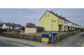 Haus kaufen in 38364 Schöningen, Schöningen - Reihenendhaus mit großem Grundstück und Entwicklungspotenzial