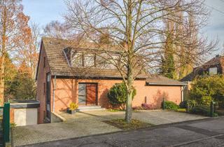 Einfamilienhaus kaufen in 52249 Eschweiler, Eschweiler - Frei stehendes Einfamilienhaus mit Büro im Souterrain, Garage, Garten und Stellplätzen