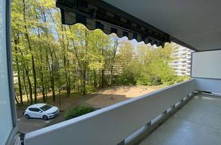 Wohnung kaufen in Giselbertstrasse, 51429 Bergisch Gladbach, Sehr schöne 2,5-Zimmer-Wohnung im 1. OG mit großem Balkon und Parkblick in Bergisch Gladbach