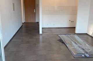 Wohnung kaufen in Pfarrer-Ries-Straße, 66583 Spiesen-Elversberg, Vollständig renovierte 1-Zimmer Wohnung mit Balkon in Spiesen-Elversberg