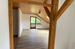 Wohnung mieten in Borrwiese 22, 66885 Altenglan, Modernisierte 4-Raum-Dachgeschosswohnung mit Balkon und Einbauküche in Altenglan