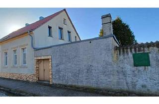 Doppelhaushälfte kaufen in 39444 Hecklingen, Doppelhaushälfte in ruhiger Lage mit großem Garten und Garage