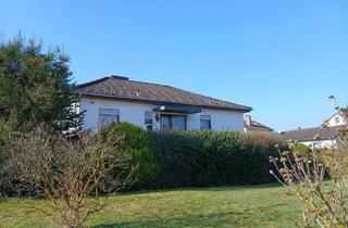 Einfamilienhaus kaufen in 34292 Ahnatal, Ahnatal - Attraktiver Walmdach-Bungalow mit Doppelgarage in ruhiger sonniger Lage