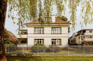 Villa kaufen in 12307 Lichtenrade, Renovierungschance: Charmante 30er-Villa mit Remise & Garage auf ca. 750 m² Grundstück