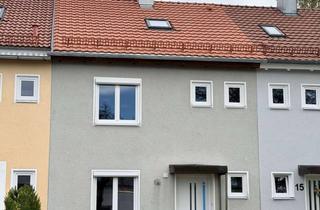 Haus mieten in Holzhauser Straße 13, 86899 Landsberg, Stilvoll wohnen nach Kernsanierung – Reihenhaus mit Wärmepumpe, Garten, Garage & Top-Anbindung (A96)