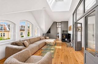 Wohnung kaufen in 10585 Charlottenburg, STILVOLLES DACHGESCHOSS MIT 26QM DACHTERRASSE– in einzigartigem Baudenkmal mit Aufzug