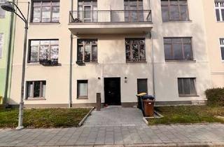 Wohnung mieten in 18055 Stadtmitte, Kernsanierte 3 Zimmer Wohnung mit Fahrstuhl und zwei Balkonen im Bahnhofsviertel