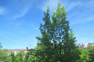 Wohnung mieten in 10245 Friedrichshain, Schöne 3-Zimmer-Wohnung mit Altbaucharme, Balkon und weitem Blick am Boxi, WG-geeignet
