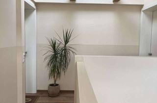 Wohnung mieten in Karolinenstr. 114, 90763 Südstadt, Wunderschöne 2-Zimmer Wohnung mit Loggia im tollen Altbau mit freigelegten Holzbalken
