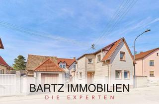 Haus kaufen in 76870 Kandel, Wohnen & Vermieten: Haus-Ensemble mit zwei Wohnhäusern, großem Garten & freiem Feldblick