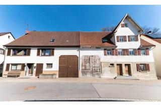 Doppelhaushälfte kaufen in 72221 Haiterbach, Doppelhaushälfte mit Entwicklungspotenzial in Haiterbach
