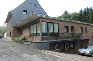 Mehrfamilienhaus kaufen in Dresbacher Str. 1-7, 51491 Overath, Mehrfamilienhaus mit 8 Wohneinheiten und großräumiger Lagerhalle