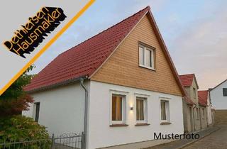 Haus mieten in 25746 Heide, Renoviertes Einfamilienhaus mit 3 Zimmern und pflegeleichtem Grundstück sowie Carport in Heide/Mitte