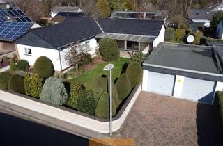 Haus kaufen in 53894 Mechernich, Winkelbungalow in naturnaher Lage mit Vollkeller und Doppelgarage!