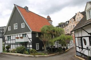 Einfamilienhaus kaufen in 42389 Wuppertal, Wuppertal - Solides Immobilienensemble - 2 Mehrfamilienhäuser & 1 Einfamilienhaus in guter Lage