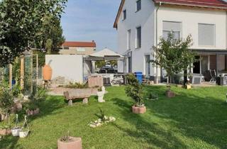 Doppelhaushälfte kaufen in 86415 Mering, Mering - Provisionsfreie große Doppelhaushälfte in Mering St. Afra mit Anbau-Potenzial und sonnigem Garten