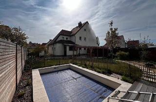 Doppelhaushälfte kaufen in 01139 Dresden, Dresden - Doppelhaushälfte mit großem Garten, Pool & perfekter Anbindung